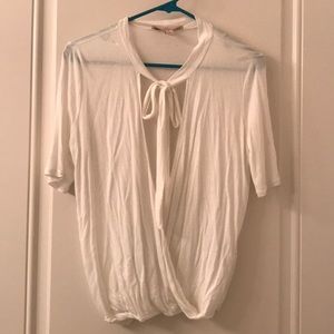 Low V blouse with tie